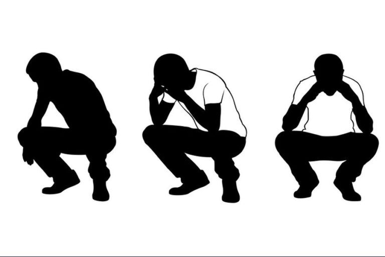 झुककर बैठना उतना बुरा नहीं है जितना आपको लगता है, रीढ़ की हड्डी नहीं होता कोई संबंध