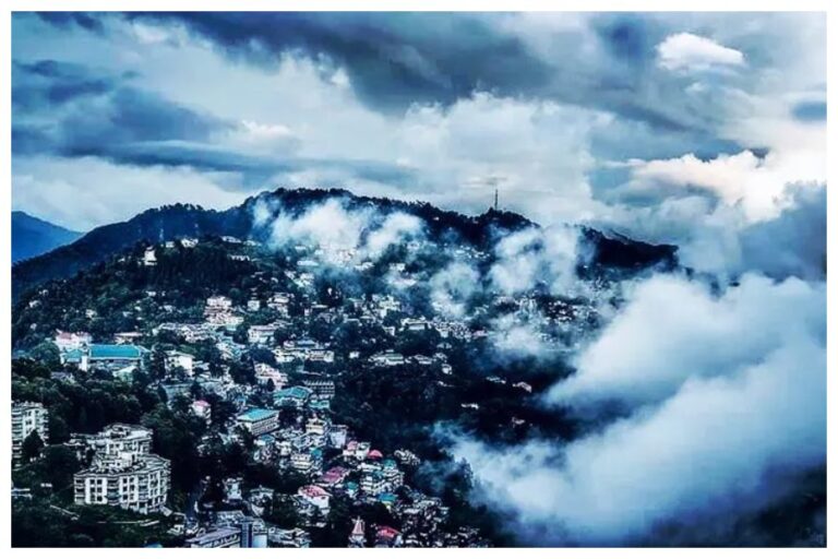 Hill Stations For Adventures: एडवेंचर लवर है तो जरूर जाएं इन 5 हिल स्टेशन्स, बादलों का दीदार कर देगा मधहोश