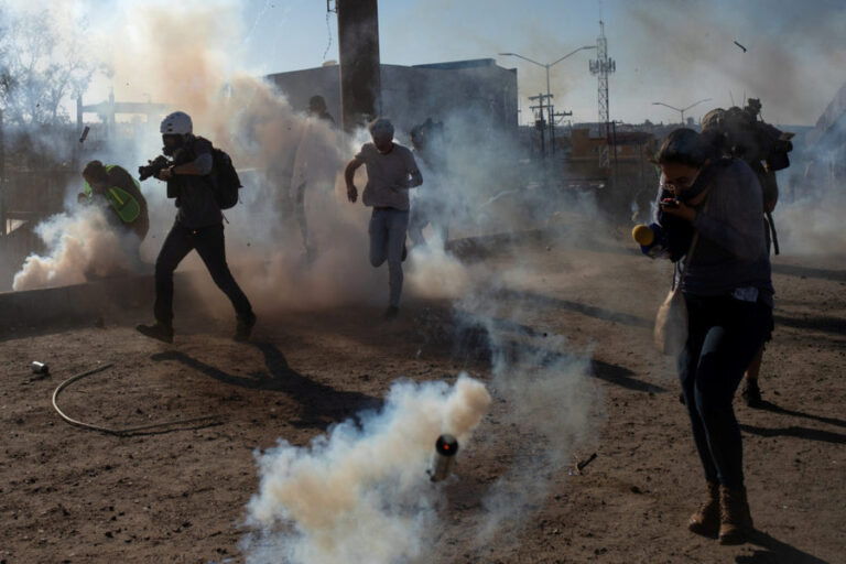 Tear Gas: सरकार छोड़ रही किसानों पर अश्रु गैस के गोले, जानिए कैसे बनते हैं…