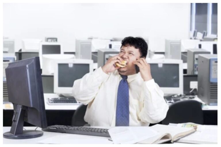 Unhealthy Habbits Of Office: ऑफिस की इन आदतों से खराब हो गया है रूटीन, तो अभी दें बदल नहीं बढ़ जाएगा वजन