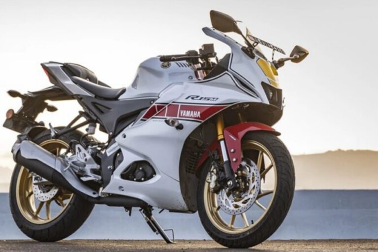 Yamaha R15 अब न्यू स्टाइलिश लुक के साथ देगी एंट्री, भौकाल इंजन संग लेटेस्ट फीचर