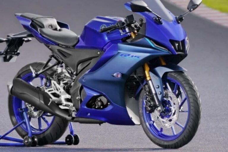 Yamaha R15 ने मचाया भौकाल, फर्राटेदार इंजन के साथ  कंटाप लुक