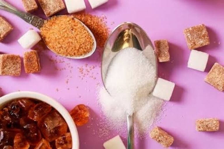 Health News: जानिए चीनी और शक्कर के बीच क्या होता है अंतर? कौन सेहत के लिए है ज्यादा फायदेमंद