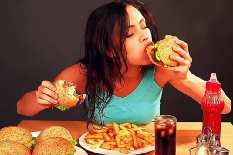 Health Tips: ज्यादा फास्ट फूड खाने की आदत शरीर के इस अंग को कर सकती है पूरी तरह बर्बाद, तुरंत हो जाएं सावधान