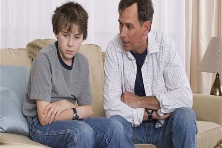 Parenting Tips: अगर आपका भी बेटा करने लगा है ऐसी हरकतें, समझ जाएं गलत रास्ते पर चलना कर दिया है शुरू