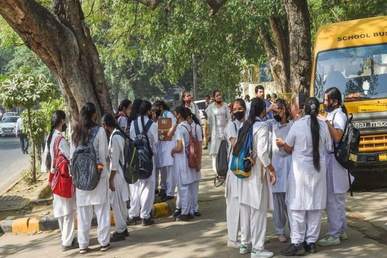 CBSE Exam 2024: किसानों के प्रदर्शन के बीच आज से शुरू हो रही हैं 10वीं-12वीं की बोर्ड परीक्षाएं, एडवाइजरी जारी