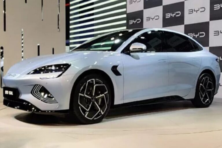 चीनी कार निर्माता कंपनी ने लॉन्च की 670 KM की रेंज देने वाली BYD Seale EV