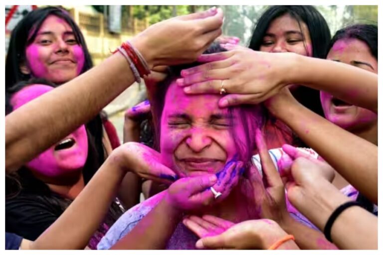 Happy Holi 2024: होली खेलते समय इन 5 बातों का रखें ध्यान, नहीं होगा स्किन को कोई नुकसान, ये बातें आएंगी बेहद काम