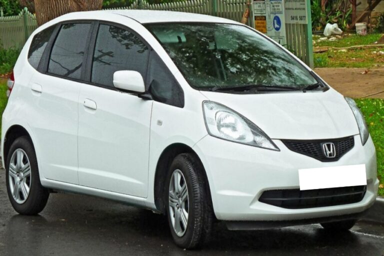 केवल 3 लाख में Honda Jazz Basic गाड़ी लेकर आएं घर, जानें खूबियां और इसका तगड़ा इंजन