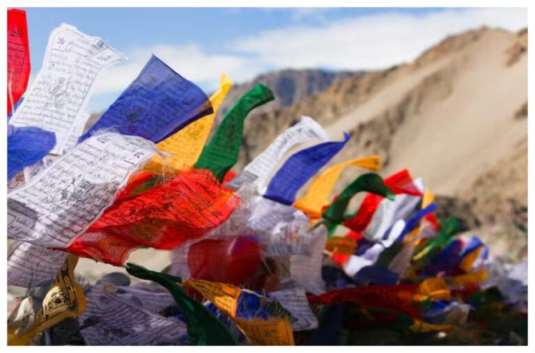 IRCTC Ladakh Tour: बर्फीले पहाड़ों की करनी है सैर तो आईआरसीटीसी का लेह-लद्दाख घूमने का ये सस्ता प्लान है बेहद शानदार, जानें किराया