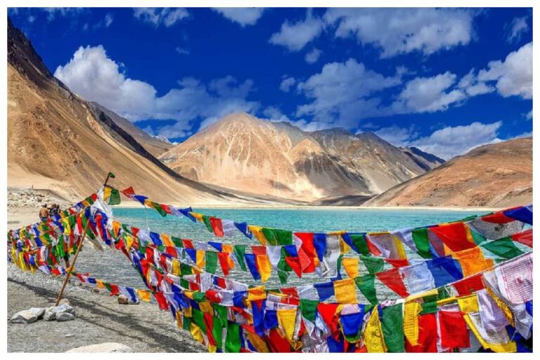 IRCTC Ladakh Tour: लद्दाख के मौसम का ले मजा, आईआरसीटीसी के इस सस्ते हवाई पैकेज से करें सैर, जानें किराया