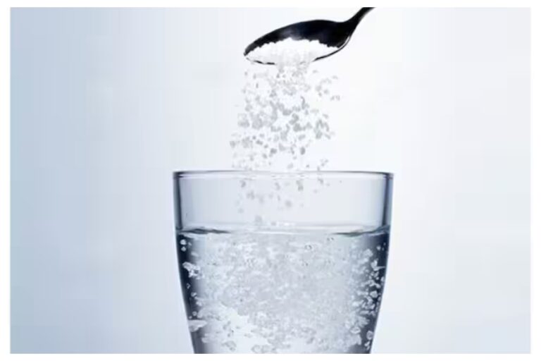 Namak Wala Pani: नमक वाला पानी पीने से भूख बढ़नें समेत होते ये गुणकारी फायदें, सेवन का तरीका जानें यहां