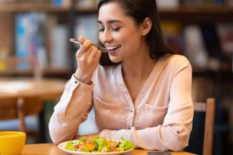 रात को भूलकर भी इन चीजों का नहीं करना चाहिए सेवन, वरना सेहत को हो सकता है गंभीर नुकसान