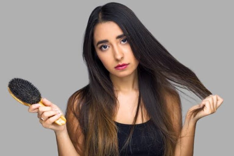 Oily Hair: आप भी अगर ऑइली हेयर से हो गए हैं परेशान तो ट्राई करें ये उपाय, तुरंत मिलेगा समस्या से छुटकारा