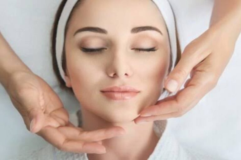 Glowing Skin: चाहते हैं पार्लर जैसा ग्लोइंग स्किन तो घर पर रोजाना इस तेल का करें मसाज, चंद दिनों में दिखेगा असर