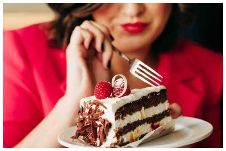 Health Tips: रात में मीठा खाने से सेहत को हो सकते हैं गंभीर नुकसान, हो सकती है ये बीमारियां