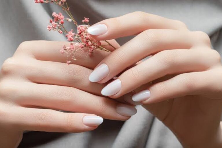 Nail Growth Remedies: आप भी लंबे समय तक अपने नाखूनों को बनाए रखना चाहते हैं खूबसूरत, तो अपनाएं ये आसान घरेलू टिप्स