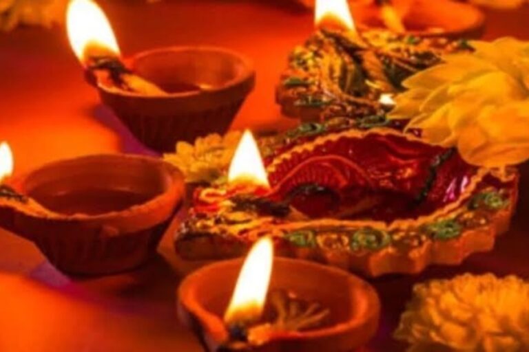 Vastu Tips: घर में इस दिशा में जलाएं दीपक,हर समस्याओं से मिलेगी छुटकारा