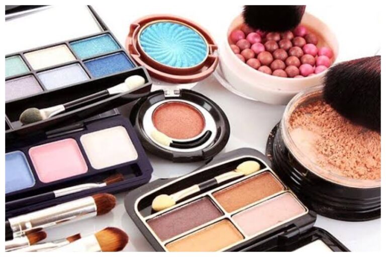 Beauty Products: चेहरे और बालों पर नकारात्मक प्रभाव डाल रहे हैं ब्यूटी प्रोडक्ट्स, जानिए इसके साइड इफैक्ट्स