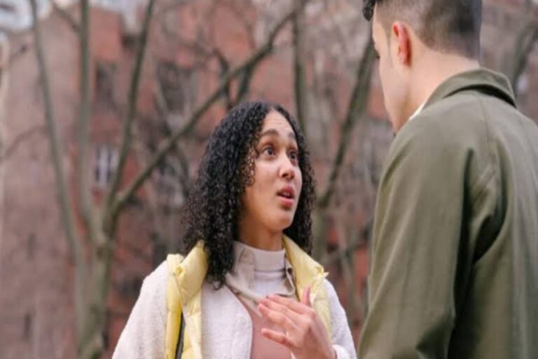 Lie Detecting Tips: कोई आपसे सच बोल रहा है या झूठ? इस तरह आसानी से लगाए पता