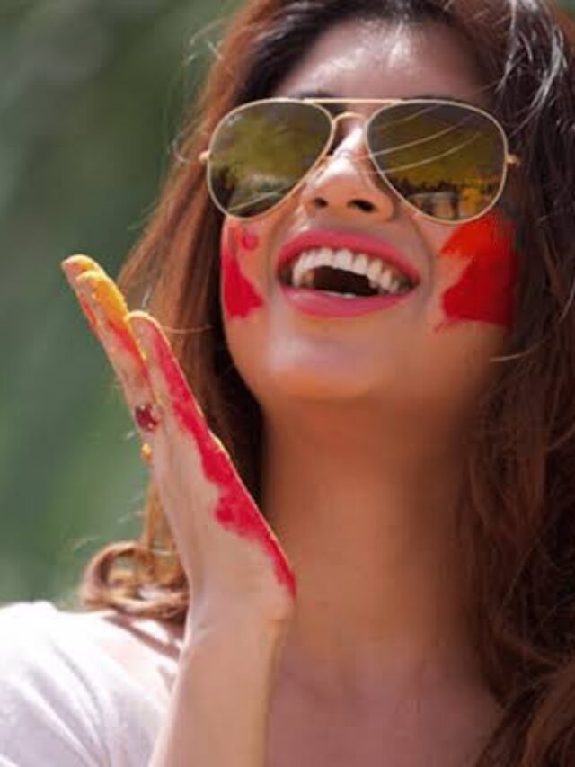 Holi 2024: होली के दिन मेकअप करते समय इन बातों का रखें ध्यान, लगेंगी बिल्कुल हटके