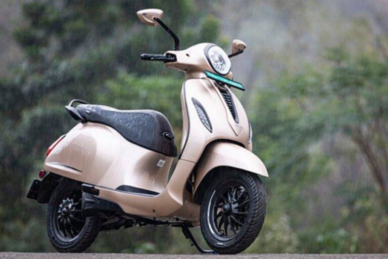 Bajaj Chetak Electric Scooter माइंड ब्लोइंग लुक में काट रहा बवाल, जानें कीमत और रेंज