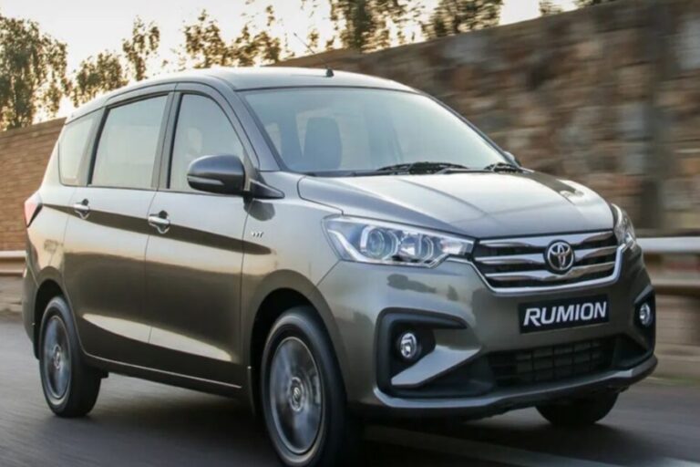 Toyota Rumion अपने लुक्स से दे रही सबको मात, कड़क इंजन तूफानी फीचर्स उपलब्ध