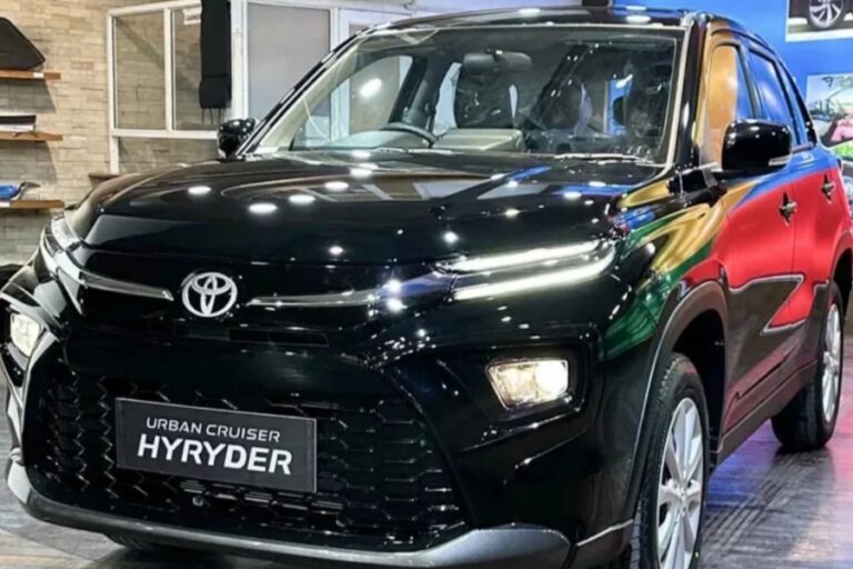 Toyota Urban Cruiser Highrider ने बिखेरे जलवे, खास फीचर के साथ कड़क लुक