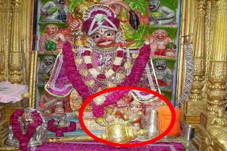 जब हनुमान जी के डर से शनि देव बन गए थे स्त्री, आज भी इस मंदिर में होती है पूजा