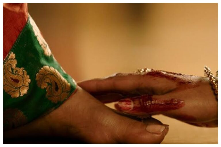Dharm Visesh : जानिए क्यों हिंदू धर्म में बेटियों का पैर छूकर लिया जाता है आशीर्वाद? क्या है इसका धार्मिक मान्यता