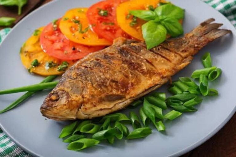 Health Tips: मछली खाने के तुरंत बाद इन चीजों का ना करें सेवन, वरना सेहत को हो सकता है गंभीर नुकसान