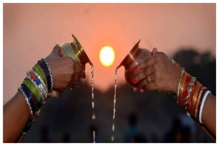 Surya Dev: सूर्य देव को जल अर्पित करते समय इन बातों का जरूर रखें ध्यान, मिलेगी सूर्य देव की विशेष कृपा