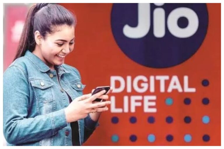 Recharge Plans: अब मोबाइल रिचार्ज करने के लिए आपको खर्च करना होगा ज्यादा रुपए, जल्द बढ़ने वाली है रिचार्ज प्लांस की कीमतें