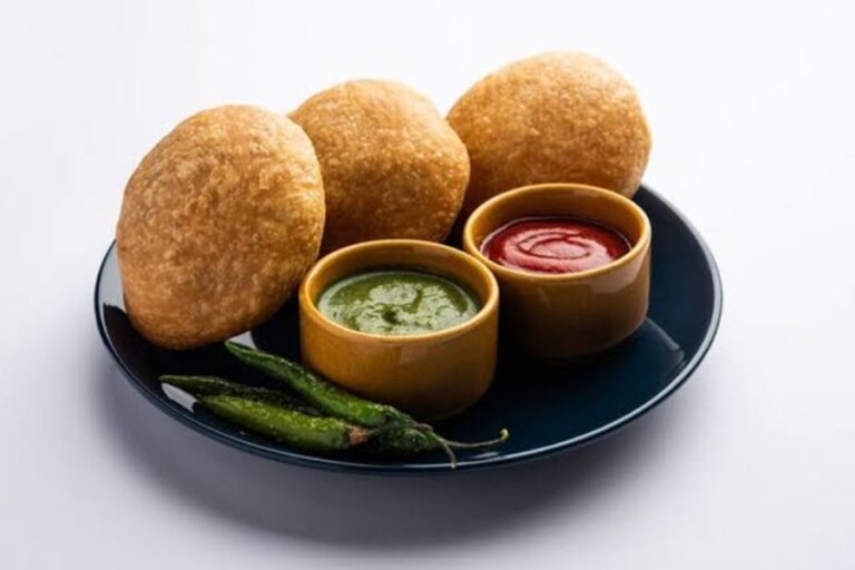 Kachori  Recipe: बिना तेल में तले भी बना सकते हैं चटपटी कचौड़ियां, जानिए कैसे बनाएं ऑयल फ्री खस्ता कचौड़ी