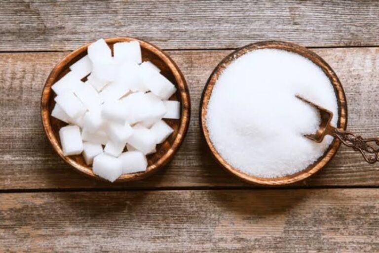 जानिए रोजाना कितना शुगर खाना हमारे शरीर के लिए होता है सही? इससे ज्यादा शुगर खाने पर हो सकती है बीमारी