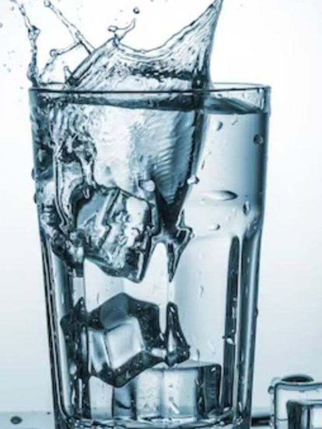 Chilled Water Side Effects: गर्मी में खूब पीते हैं ठंडा पानी तो हो जाएं सावधान, हो सकते हैं ये गंभीर नुकसान