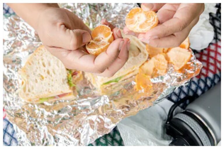 Alluminium Foil Side Effects: क्या आप भी फॉयल में पैक करके खाते हैं खाना? हो जाएं सावधान