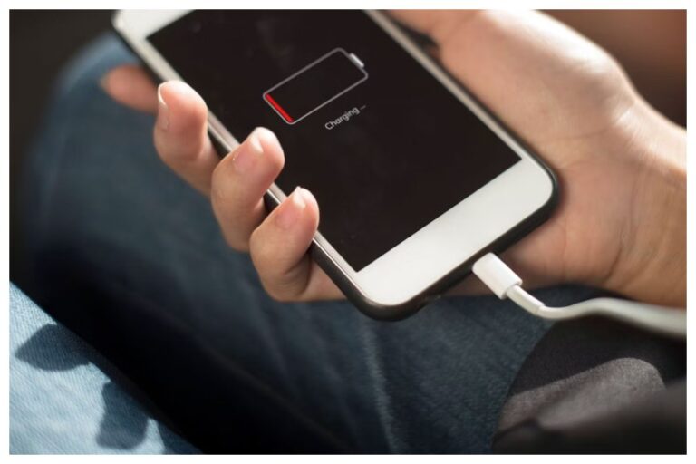 Smartphone Charging Slow: फोन हो रहा है स्लो चार्ज? क्या हो सकती है वजह?