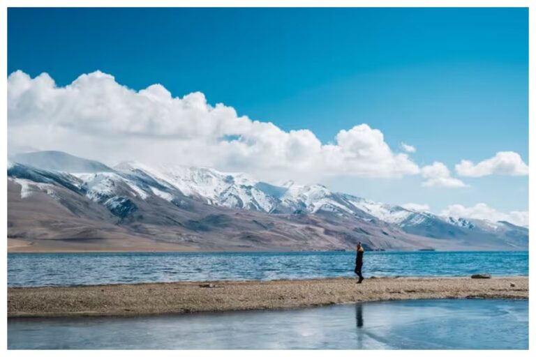 IRCTC Leh Ladakh Tour: इन गर्मियों लेह लद्दाख घूमने के लिए IRCTC का स्पेशल टूर पैकेज, जानें किराया समेत सभी सुविधाएं
