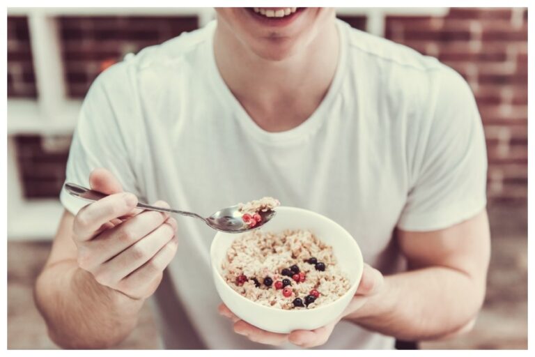 Oats Eating Side Effects: नाश्ते में रोज खाते हैं ओट्स तो जान लें इससे होने वाले नुकसान