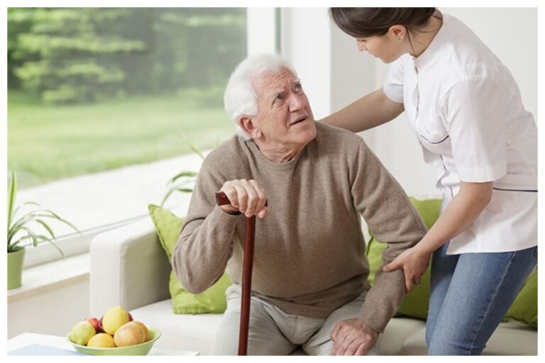 Old Age Diseases: बुजुर्ग माता-प‍िता को हो सकती हैं ये घातक बीमारियां, समय रहते हो जाएं सतर्क