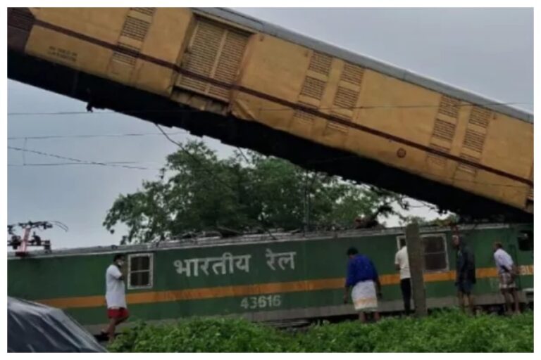 Kanchanjunga Express Accident: कंचनजंगा एक्सप्रेस पर चढ़ी मालगाड़ी, अब तक 5 की हुई मौत, जानें ताजा अपडे्ट