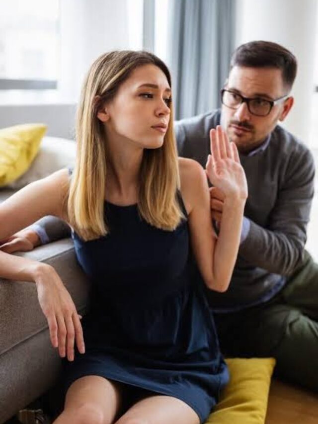 Toxic Relationship: टॉक्सिक और अनहेल्दी रिलेशनशिप का संकेत देती हैं ये बातें, कहीं आप भी तो नहीं है ऐसे रिलेशन में?