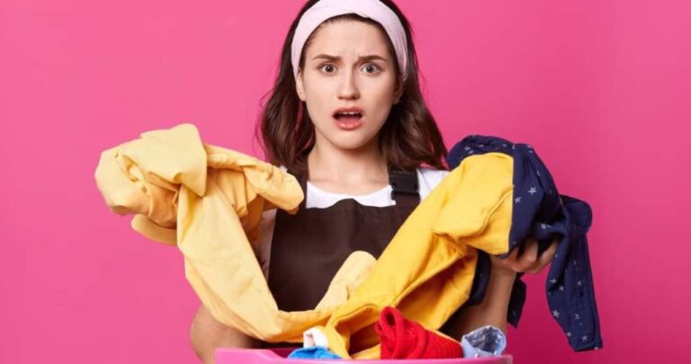 DIY Hacks: बारिश के मौसम में कपड़े से आती है बदबू? इन टिप्स को करें फॉलो
