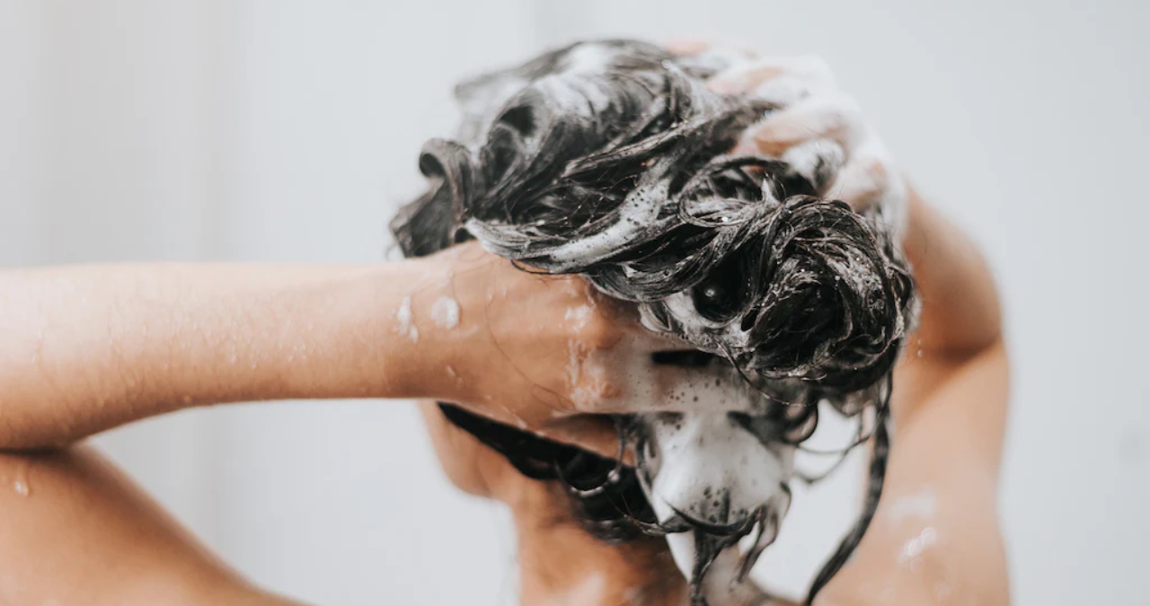 Right Way to Apply Shampoo Right Way to Apply Shampoo