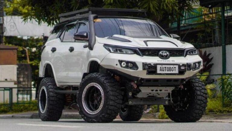 Toyota की इस 7 Seater कार में मस्कुलर फ्रंट लुक और तगड़ा इंजन, जानें कीमत  