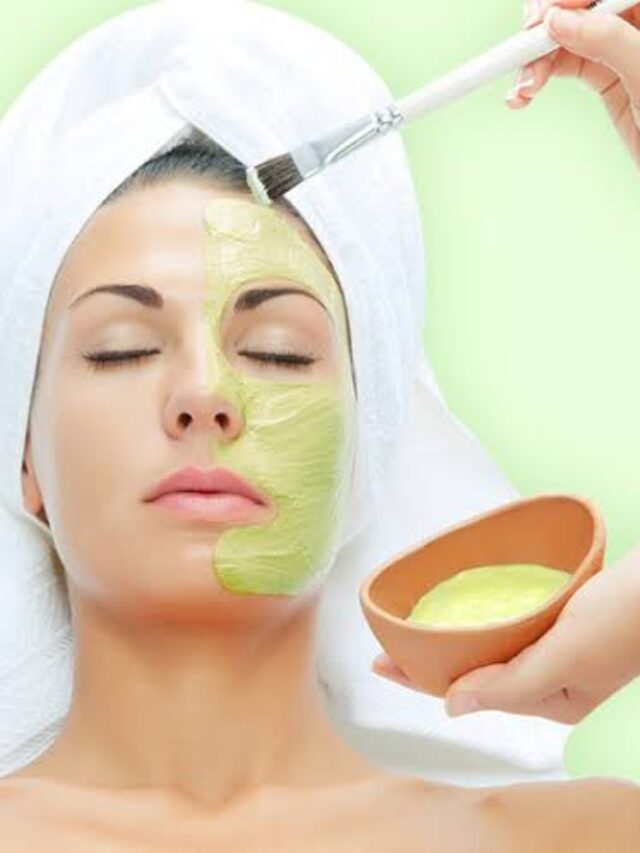 Skin Care Tips: रोजाना चेहरे पर लगाते हैं बेसन तो हो जाएं सावधान, हो सकता है ये गंभीर नुकसान