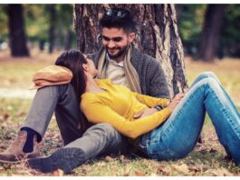 Couple Park IN Lucknow