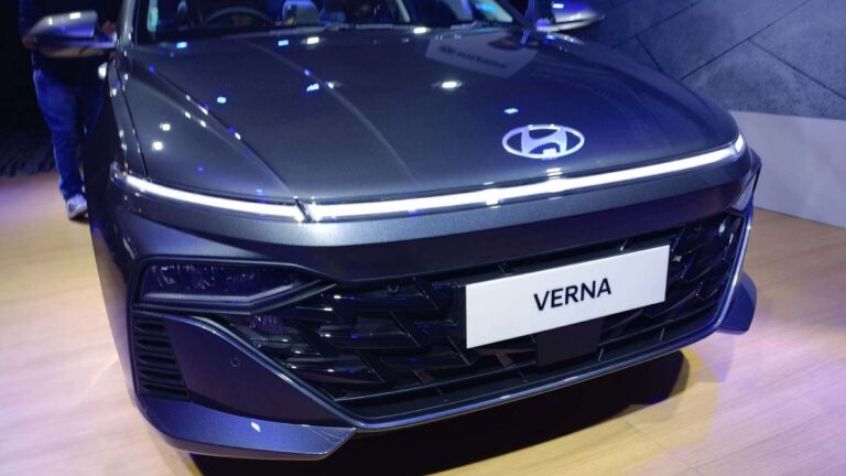 घट गई Hyundai Verna की कीमत, जानें आप कैसे और कहां से इसे खरीदकर बचा सकते हैं मोटी रकम
