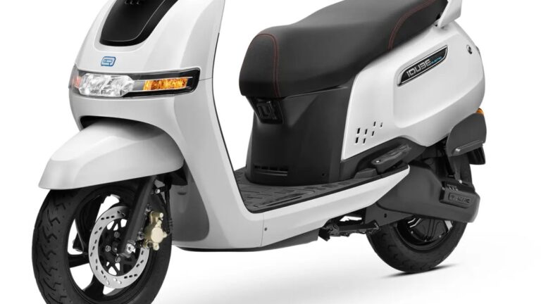 TVS के इस नए स्कूटर ने बढ़ाई Honda Activa की टेंशन, फीचर्स हैं दमदार और कीमत बेहद कम